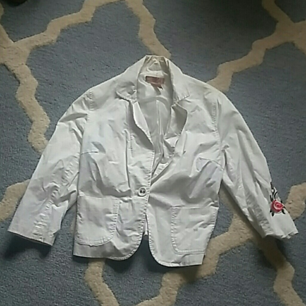 🗽3 for $20 F21 Flower embroided blazer